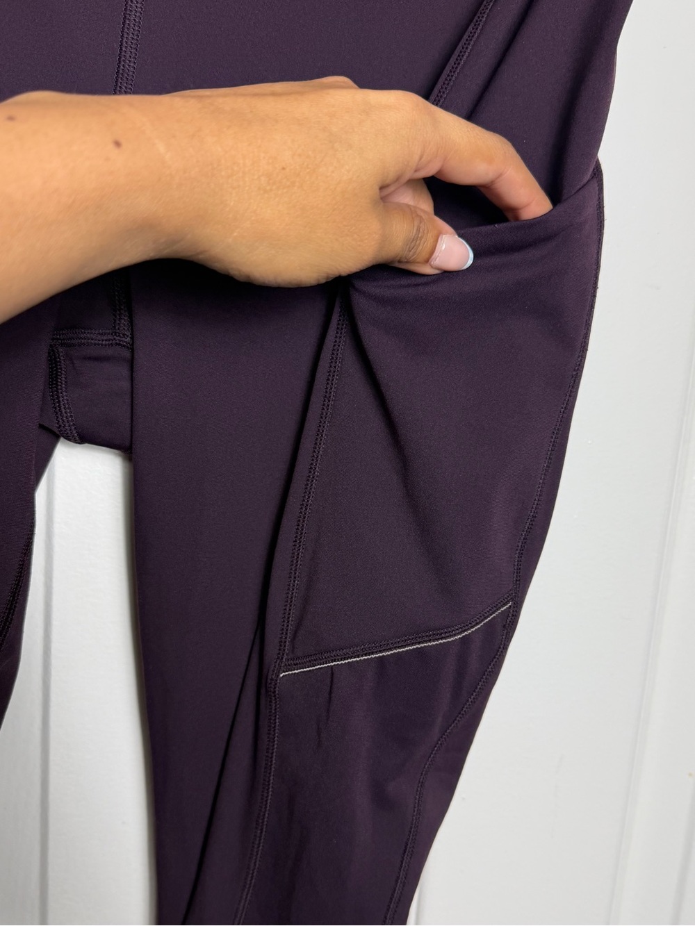 Lululemon Speed-Up Tight Luxtreme 28’ Black Cherry - Picture 6 of 7